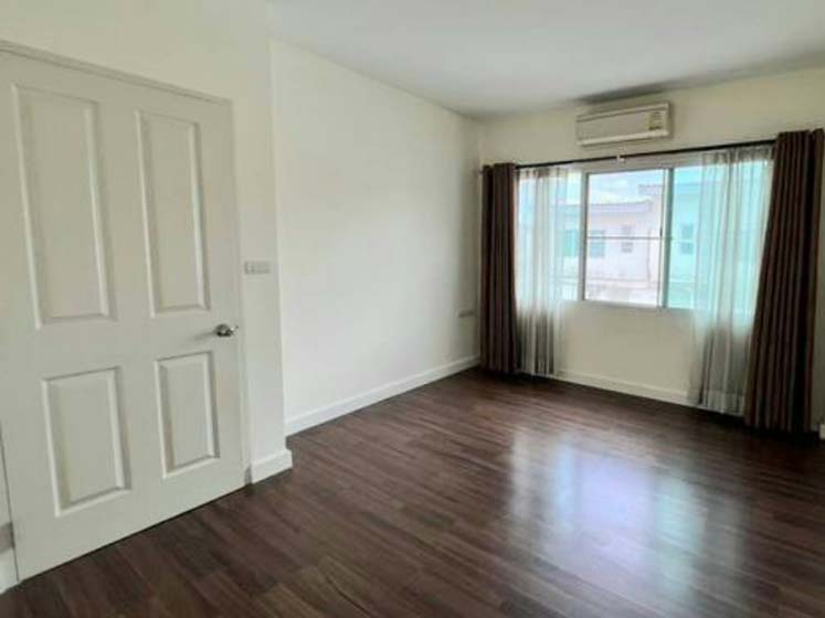 Townhouse in Rama 9 